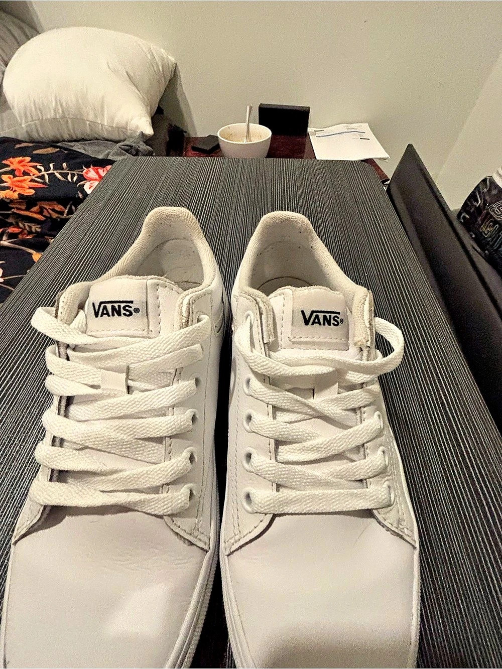 Vans Seldan Lo White Sneakers US 6.5 Like New